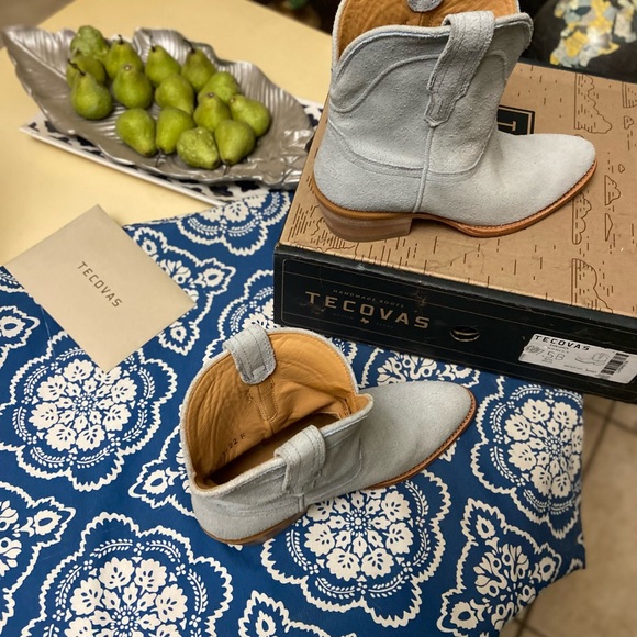 Brand new, never worn Tecova boots. Powder blue suede for a fashionista. - Picture 10 of 13